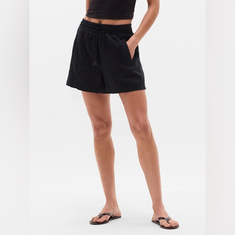 Athleta Shorts Retreat Linen Mid Rise 4" Short